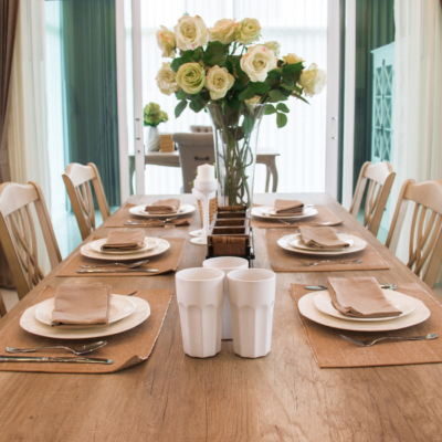 Des chaises élégantes pour la salle à manger chez Maisons du Monde