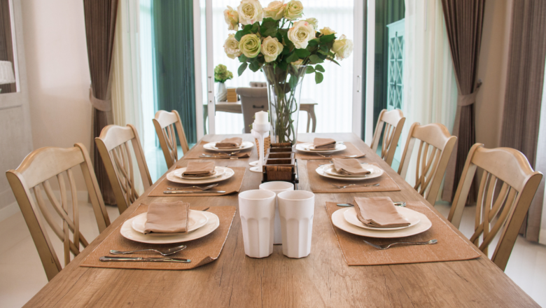 Des chaises élégantes pour la salle à manger chez Maisons du Monde